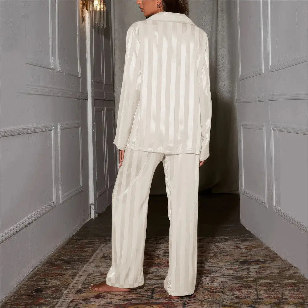 Esmee™ | Luxe Damespyjama met Zijden Details