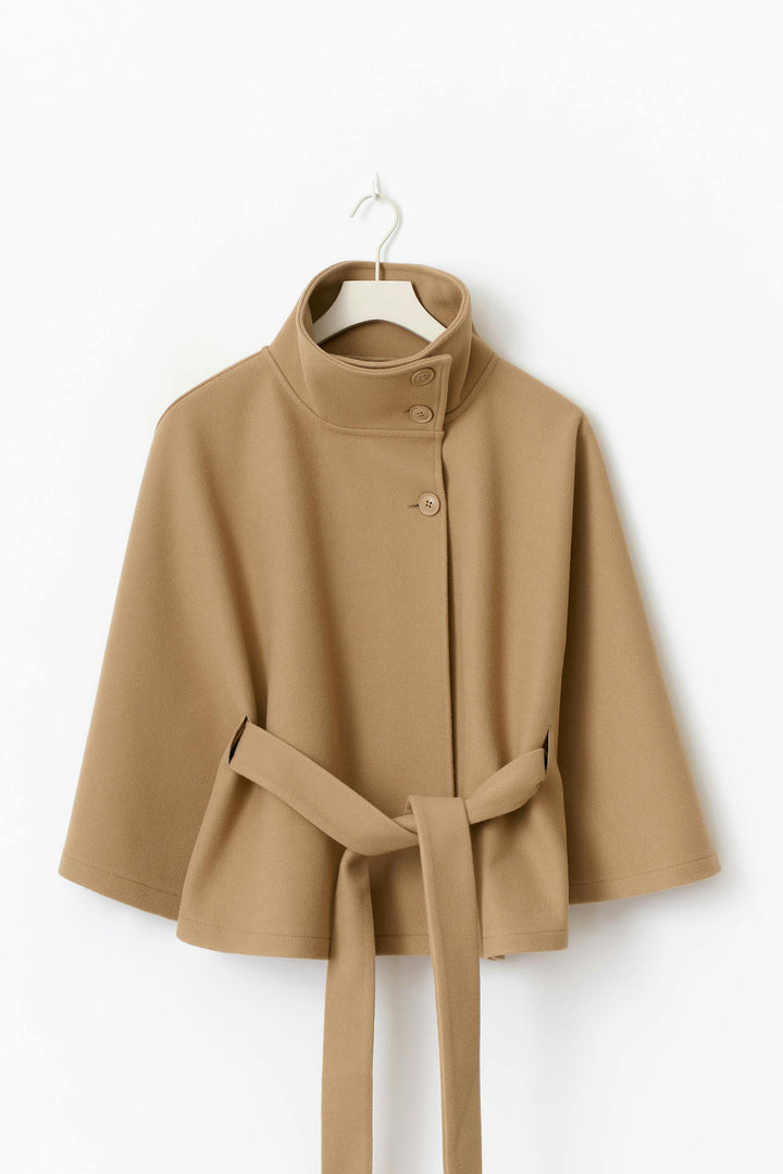Mira™ | Hoge Kraag Capejas